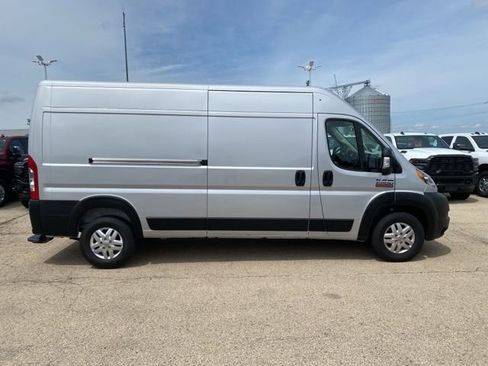 Used 2021 RAM ProMaster 2500 w/ Convenience Group FWD image 2