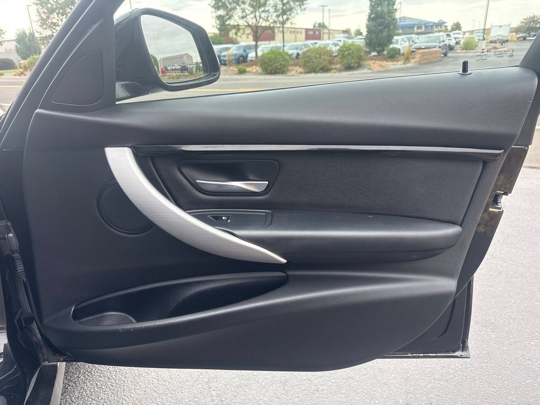 Used 2017 BMW 330i Sedan RWD image 41