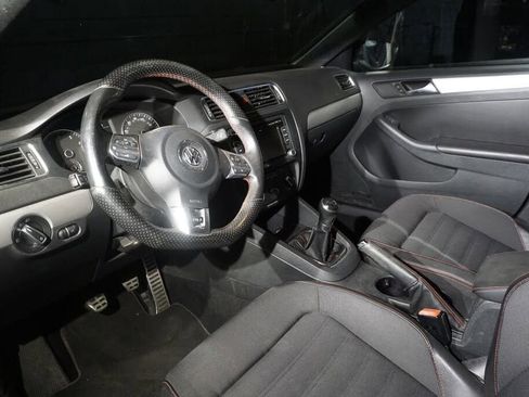 Used 2012 Volkswagen Jetta GLI FWD image 13