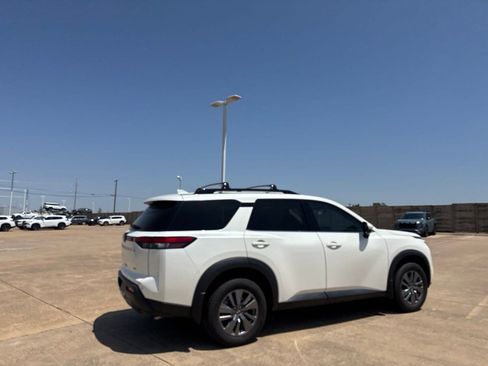 Certified 2024 Nissan Pathfinder SV FWD image 21