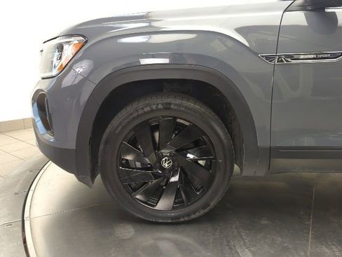 Used 2024 Volkswagen Atlas Cross Sport SE AWD/4WD image 23