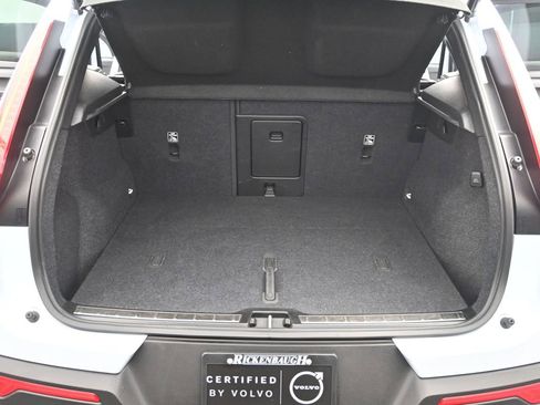 Used 2025 Volvo XC40 B5 Plus image 14