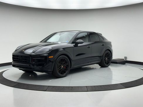 Certified 2025 Porsche Cayenne S image 1
