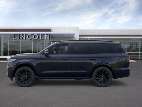 New 2026 Lincoln Navigator Reserve image 3