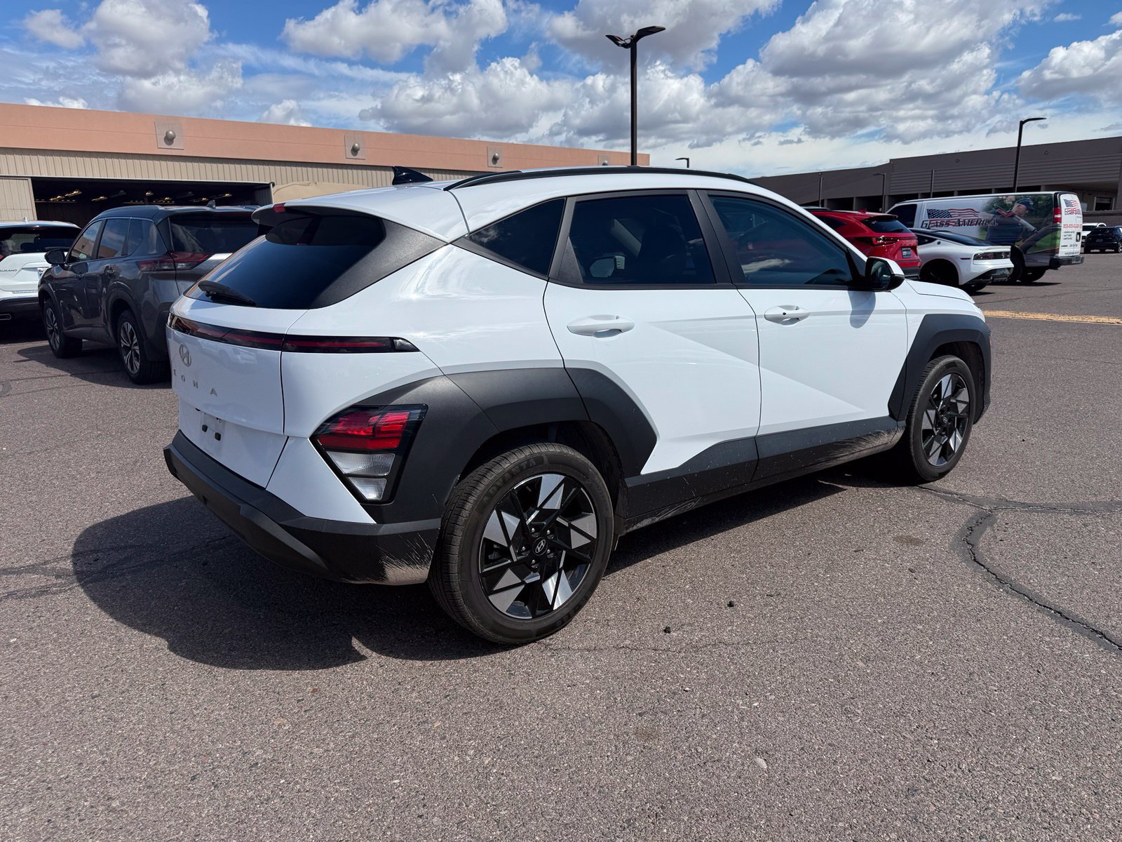 Used 2025 Hyundai Kona SEL FWD image 5