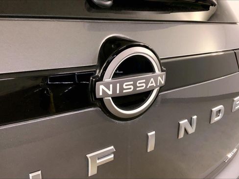 Used 2025 Nissan Pathfinder SV AWD/4WD image 29