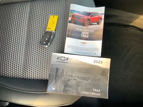 Certified 2025 Chevrolet Trax LT image 17