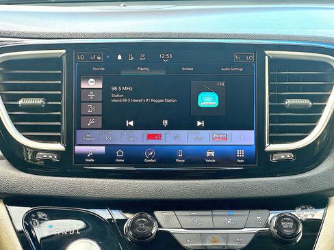 Used 2022 Chrysler Pacifica Touring-L image 12