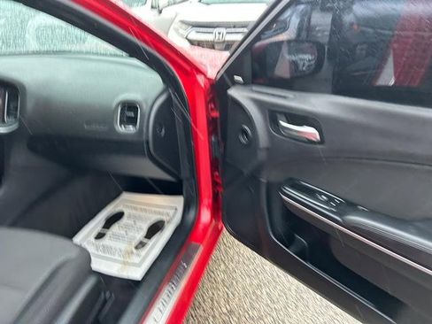 Used 2015 Dodge Charger SXT image 29