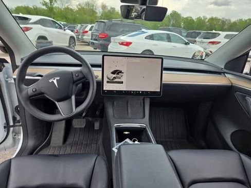 Used 2023 Tesla Model Y Long Range AWD/4WD image 3