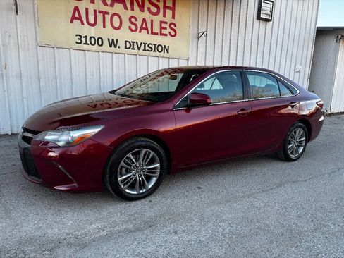 Used 2017 Toyota Camry SE image 4