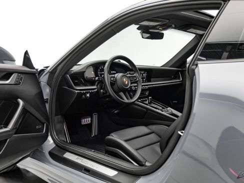 Used 2024 Porsche 911 Carrera RWD image 31