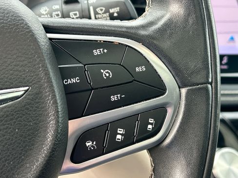 Used 2022 Chrysler Pacifica Limited image 36