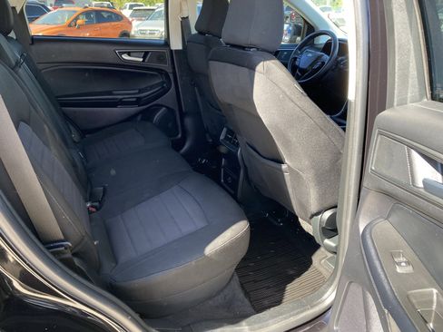 Used 2022 Ford Edge SE w/ Black Appearance Package image 5