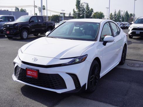 New 2026 Toyota Camry SE image 7