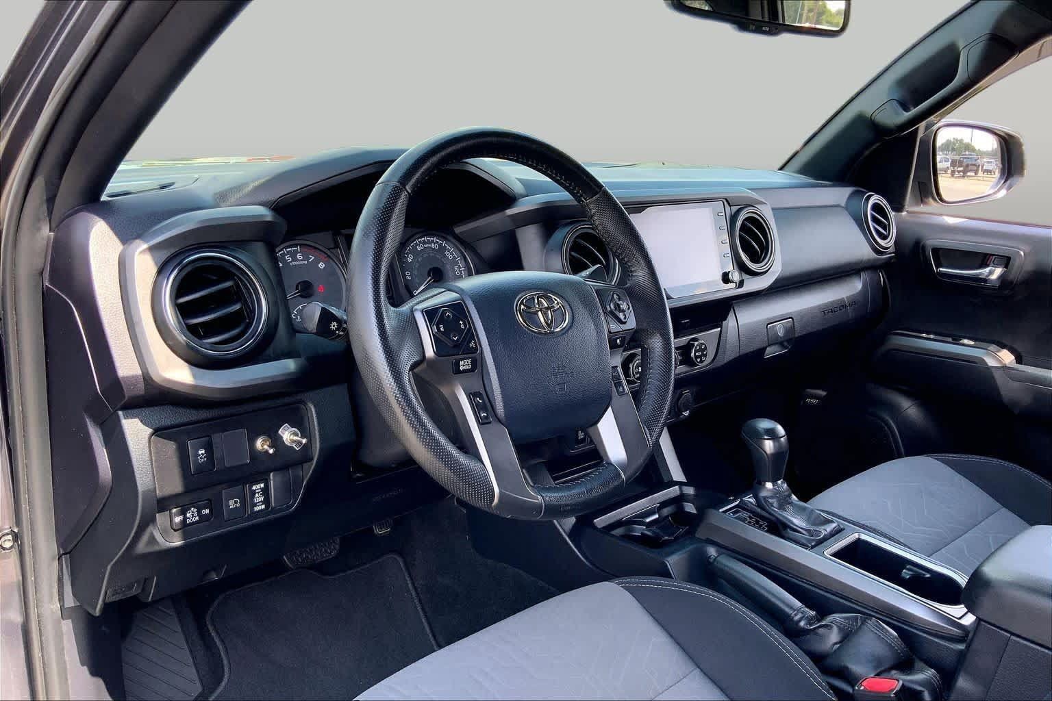 Used 2020 Toyota Tacoma TRD Off-Road w/ Technology Package AWD/4WD image 17