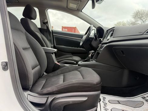 Used 2018 Hyundai Elantra Value Edition FWD image 25