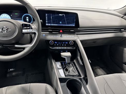 Certified 2023 Hyundai Elantra SEL w/ Convenience Package image 17
