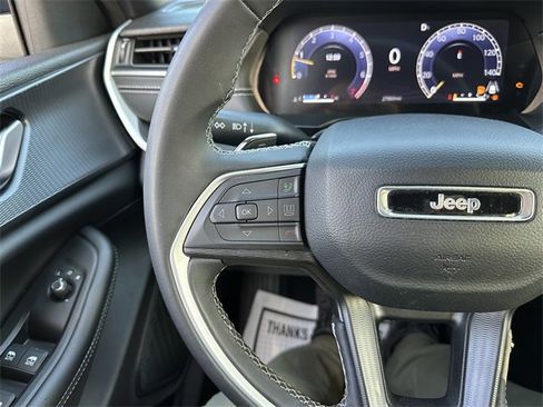 Used 2024 Jeep Grand Cherokee L Laredo image 39