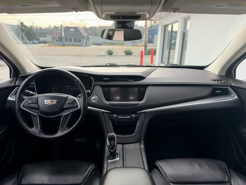 Used 2018 Cadillac XT5 Luxury w/ Driver Awareness Package image 18