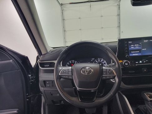 Used 2021 Toyota Highlander XLE image 16