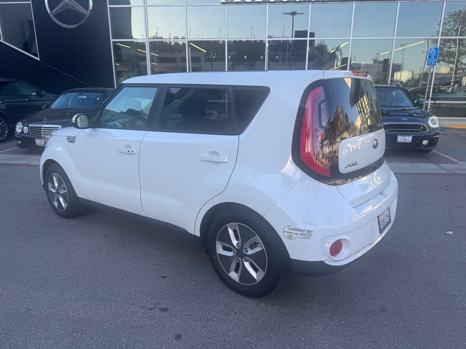 Used 2017 Kia Soul EV + w/ Sun & Fun Package FWD image 4