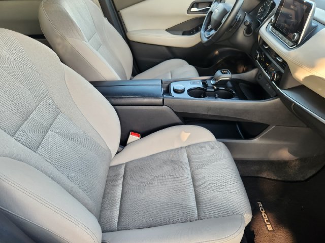 Used 2025 Nissan Rogue SV AWD/4WD image 13
