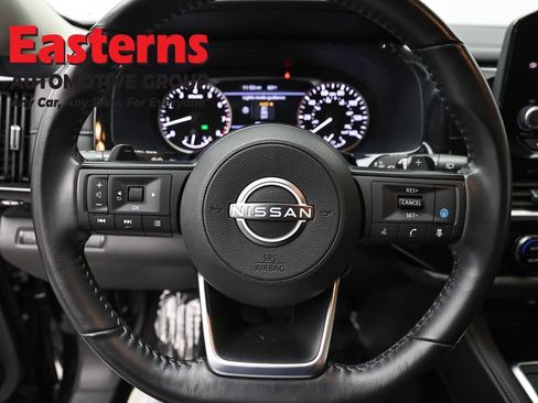 Used 2025 Nissan Pathfinder SV FWD image 10