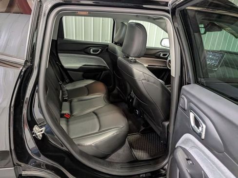 Used 2022 Jeep Compass Latitude w/ Sun and Sound Group AWD/4WD image 27