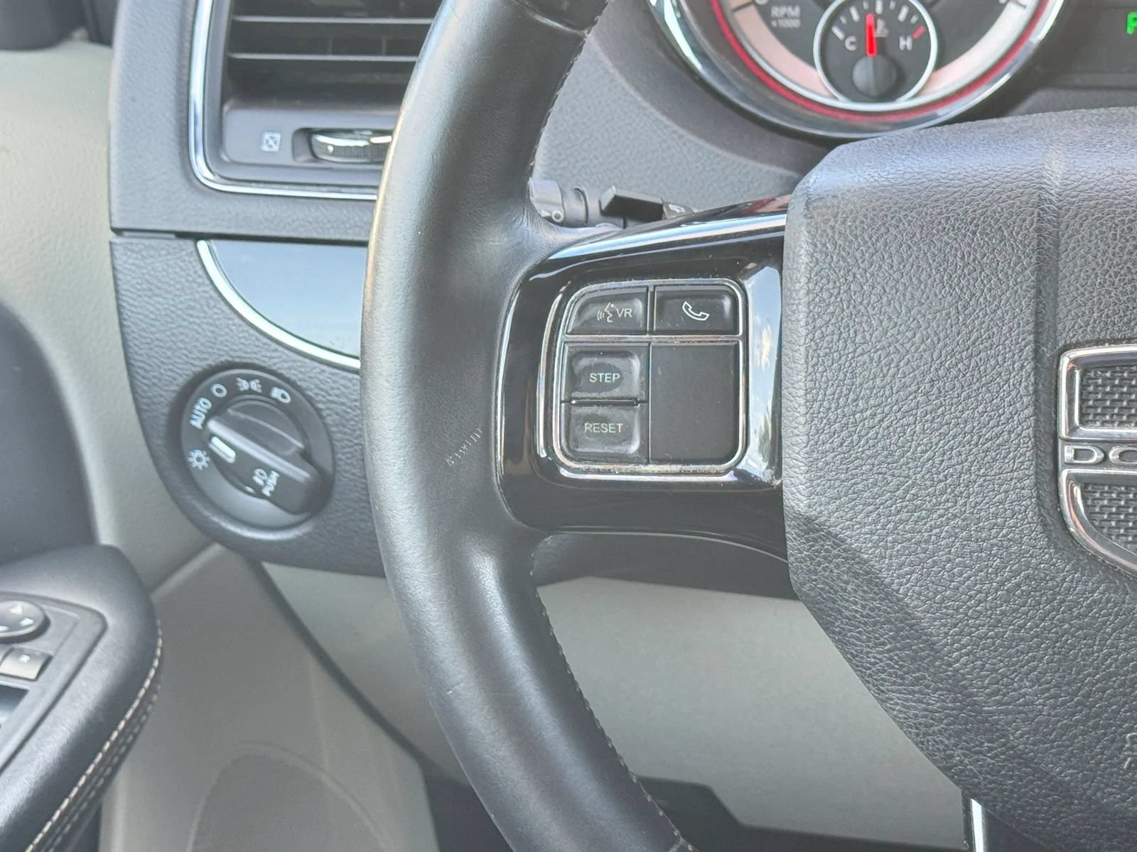 Used 2019 Dodge Grand Caravan SXT FWD image 31
