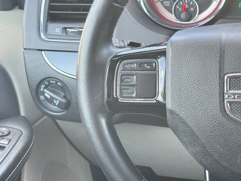 Used 2019 Dodge Grand Caravan SXT FWD image 31