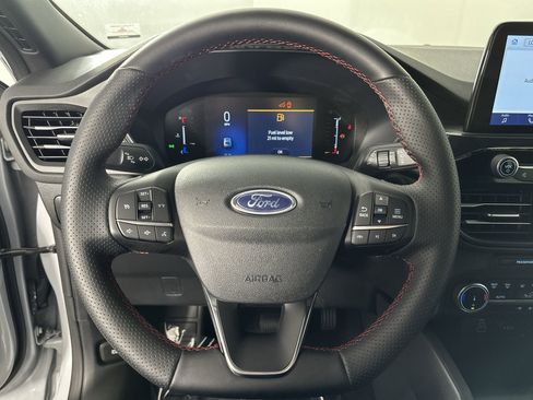 Used 2025 Ford Escape ST-Line image 18
