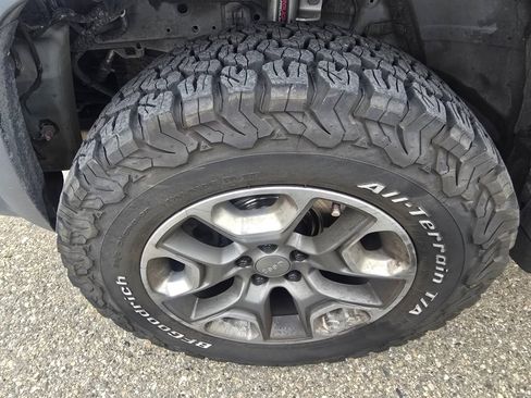 Used 2019 Jeep Cherokee Trailhawk w/ Cold Weather Group AWD/4WD image 30