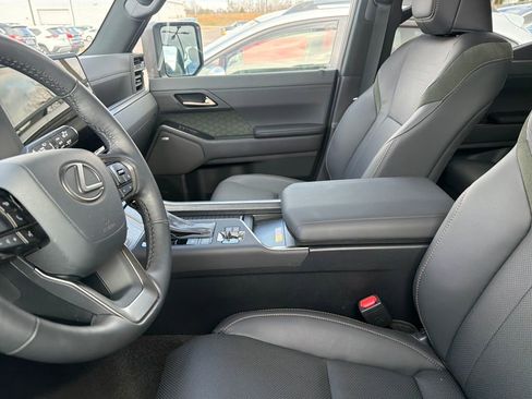 Used 2024 Lexus GX 550 image 16