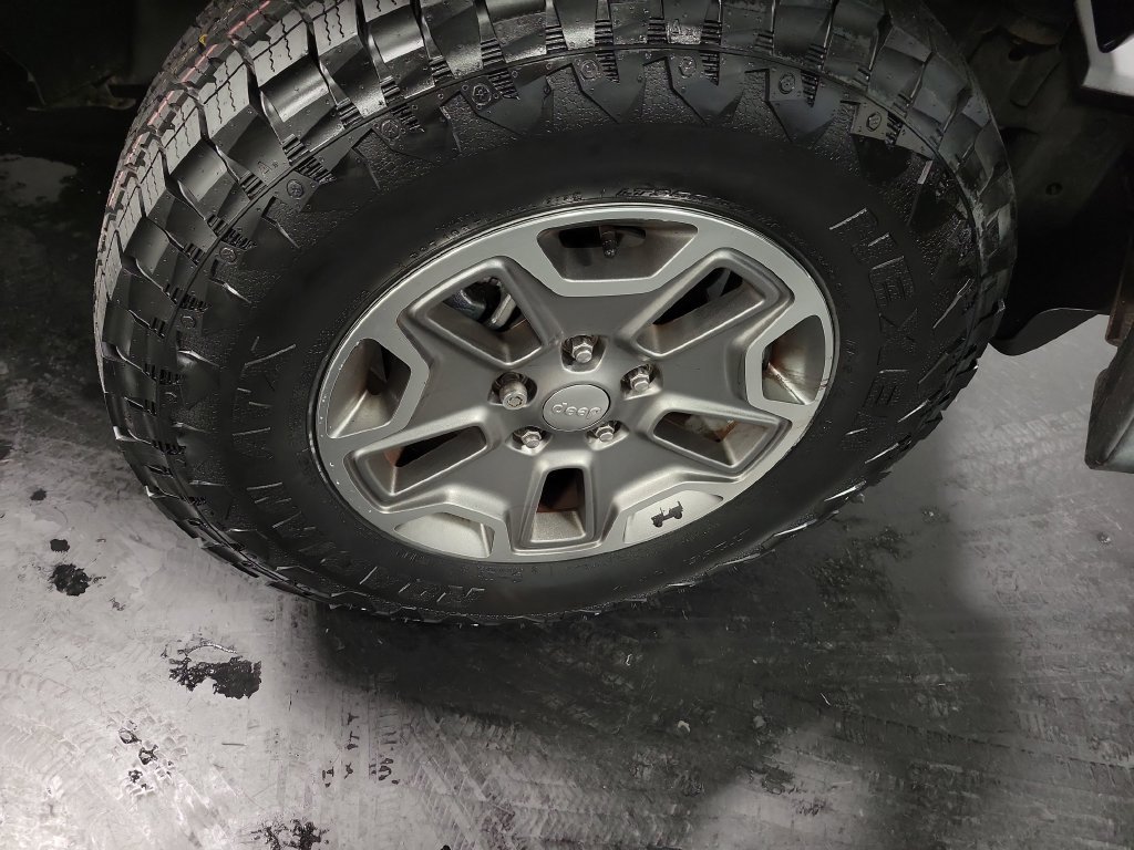 Used 2017 Jeep Wrangler Unlimited Rubicon w/ Cold Weather Group AWD/4WD image 11