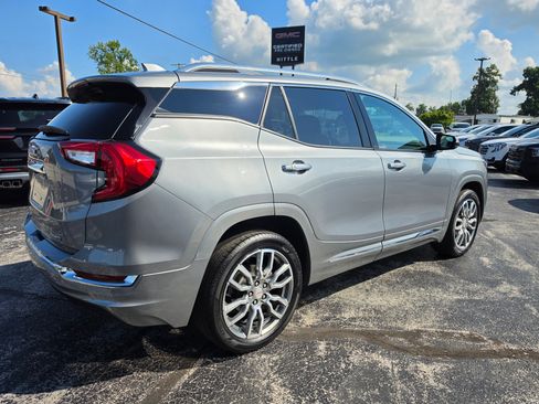 Used 2024 GMC Terrain Denali w/ Denali Premium Package AWD/4WD image 4