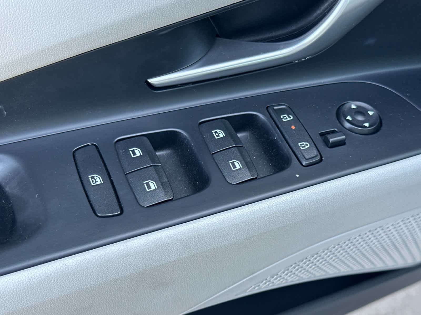 Certified 2025 Hyundai Elantra Limited FWD image 14