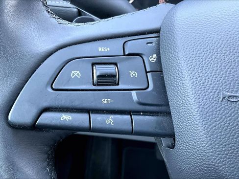 Used 2019 Cadillac XT4 Luxury w/ Cold Weather Package FWD image 21