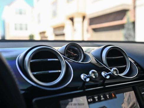 Used 2018 Bentley Bentayga image 30
