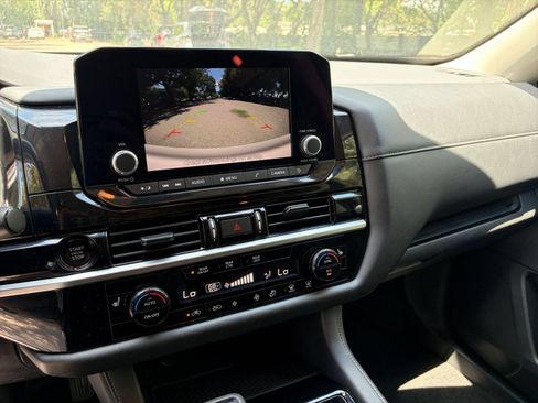 Used 2025 Nissan Pathfinder SV FWD image 27