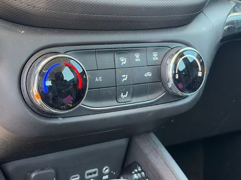Used 2021 Chevrolet TrailBlazer LS FWD image 24