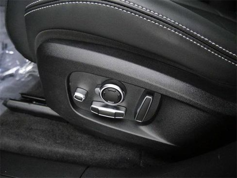 Used 2026 Jaguar F-PACE R-Dynamic S image 19