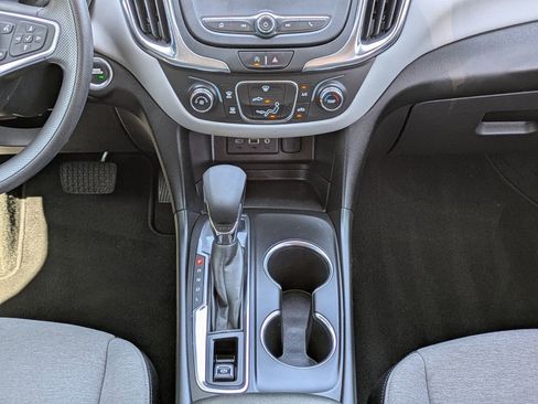 Used 2022 Chevrolet Equinox LS w/ LS Convenience Package image 19
