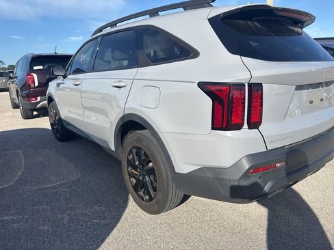 Used 2023 Kia Sorento S image 6