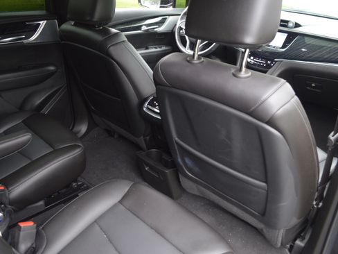 Used 2023 Cadillac XT6 Premium Luxury w/ Technology Package AWD/4WD image 32