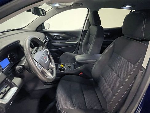 Used 2023 GMC Terrain SLE w/ Driver Convenience Package image 3