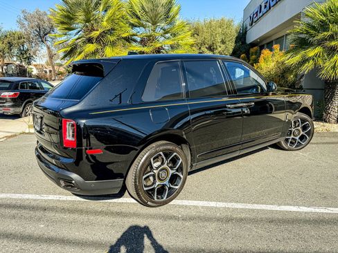 Used 2020 Rolls-Royce Cullinan Black Badge image 9
