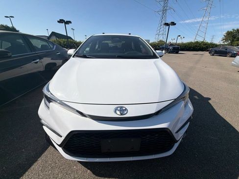 Used 2025 Toyota Corolla SE FWD image 2