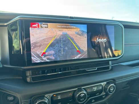 Certified 2024 Jeep Wrangler Unlimited Rubicon w/ Technology Group image 17