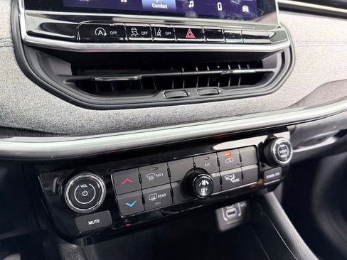 Used 2022 Jeep Compass Latitude image 20